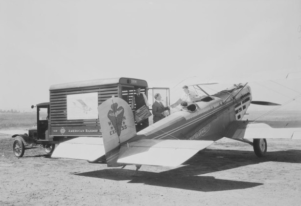 Western_Air_Express air mail 1927 Vail Field, Los Angeles